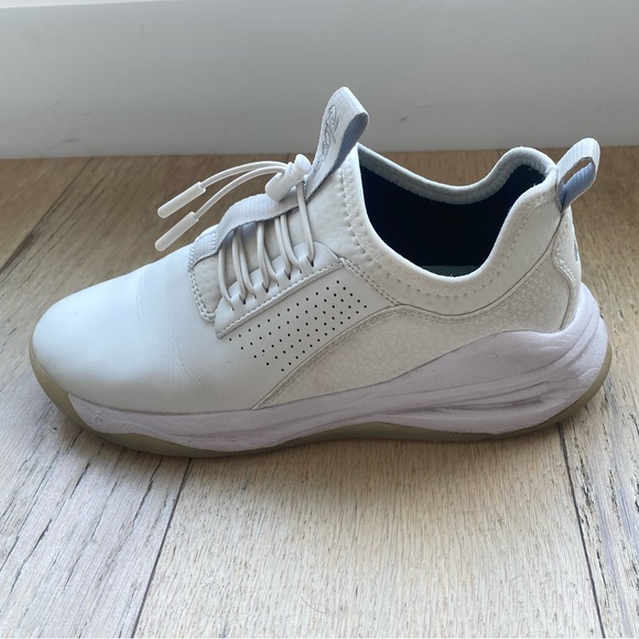 Women’s Clove Nursing Shoes - Picture 4 of 10